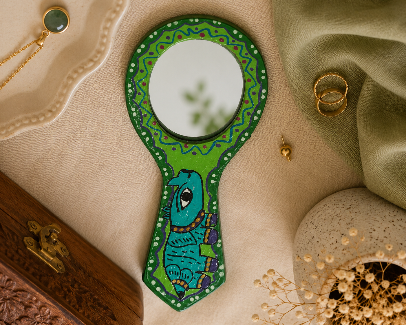 Mithila Handspiegel – Groene Folk-Art met Motief van de Eenhoornige Neushoorn - Afbeelding 4