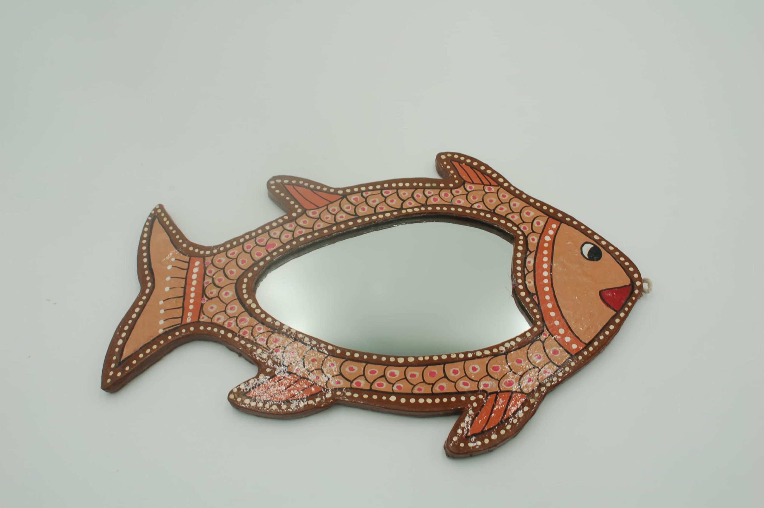 Mithila Vis Wandspiegel – Bruin met Oranje & Roze Accenten - Afbeelding 4