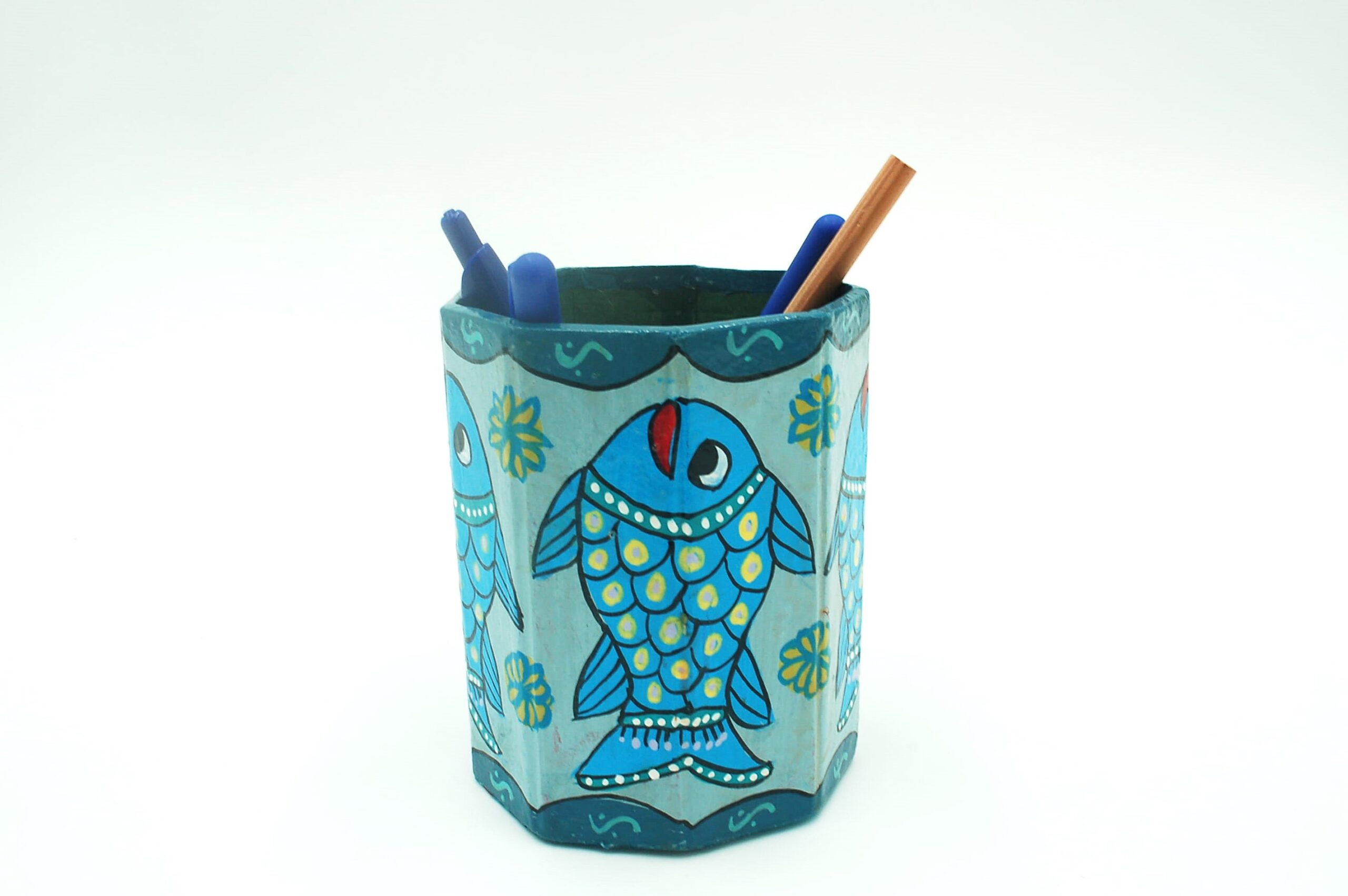 Mithila art Penhouder – Vis met Blauwe, Turquoise & Donkerrode Accenten - Afbeelding 2