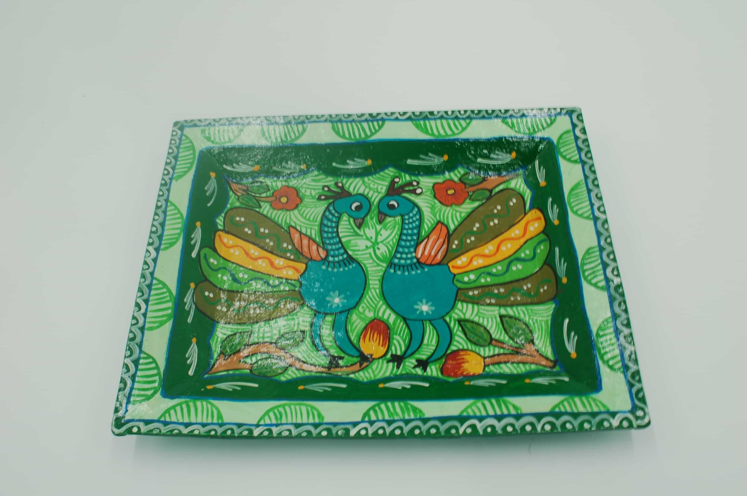 Mithila Kunst Pauwen Wandpaneel – Groen met Twee Pauwen & Bloemmotieven - Afbeelding 2