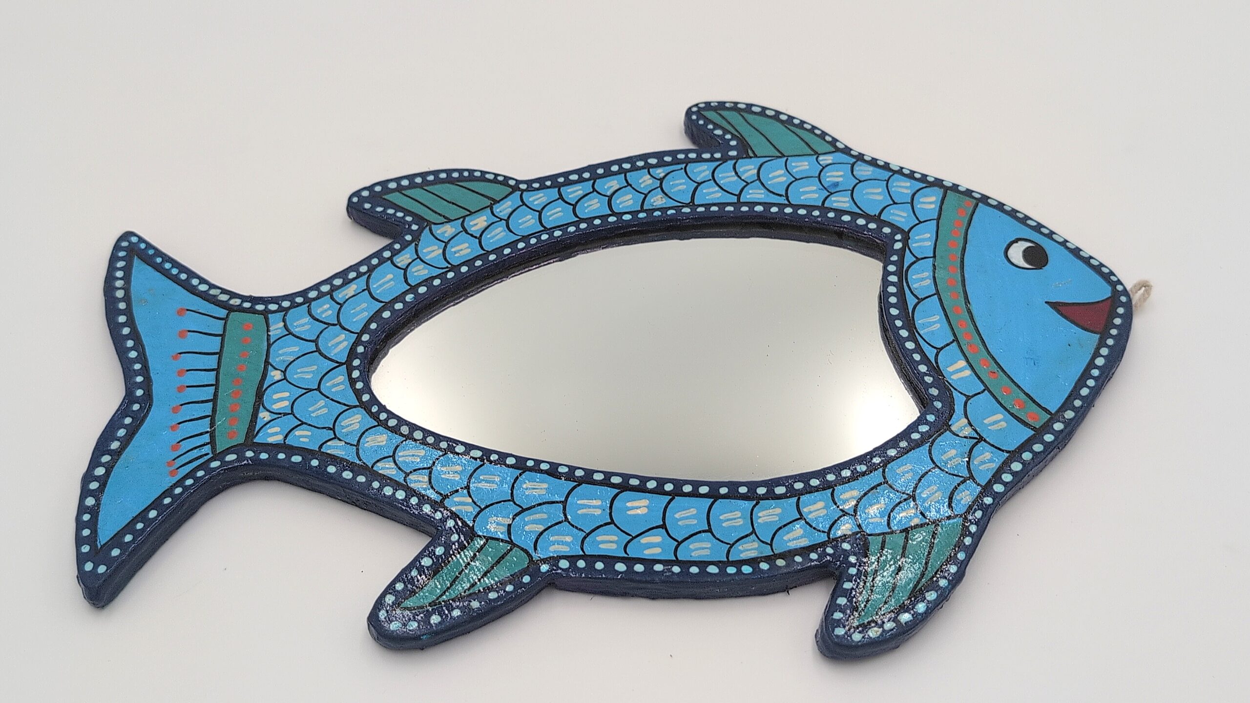 Mithila Vis Wandspiegel – Blauw met Turquoise & Witte Accenten