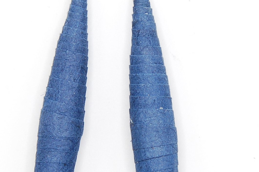 Papieren Oorbellen Annapurna – Blauw met Traditioneel Motief - Afbeelding 2