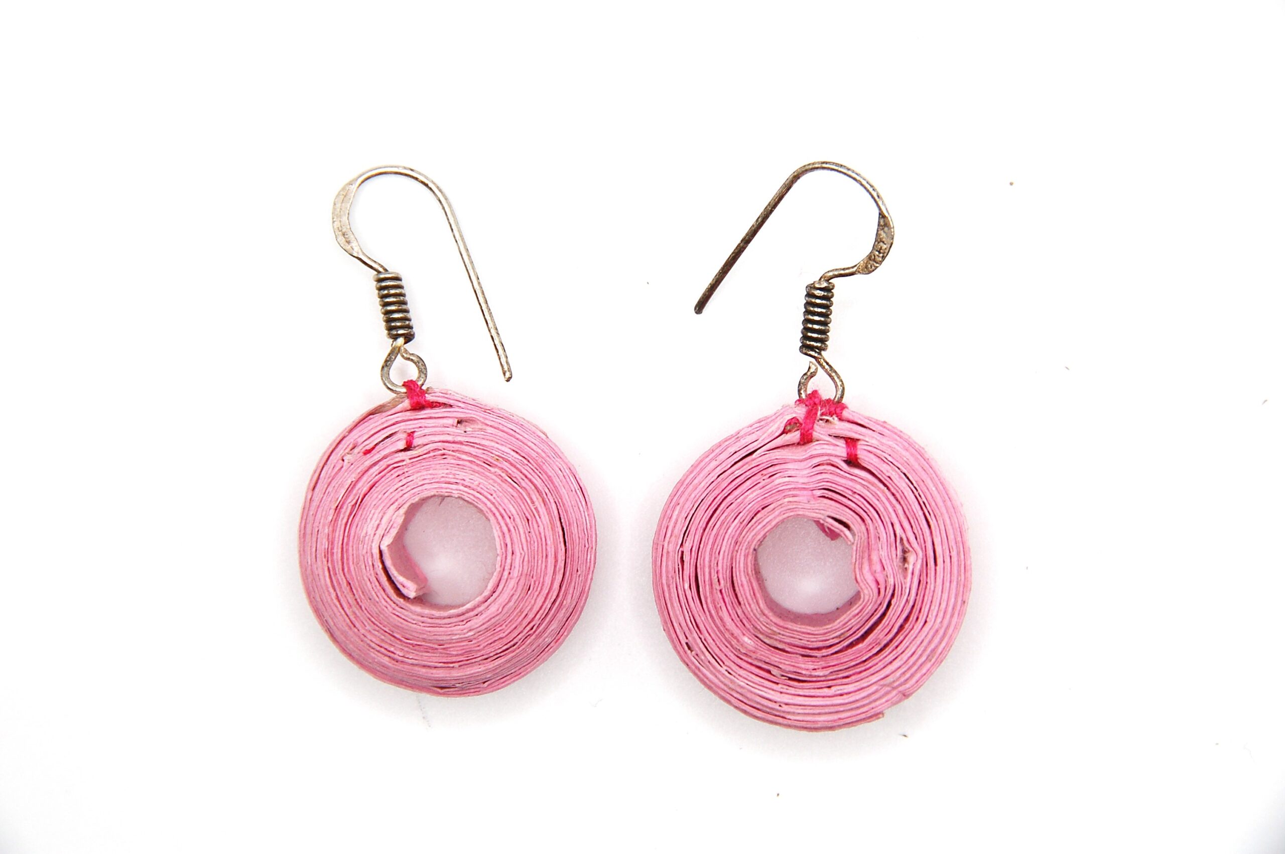 Papieren Oorbellen Mera – Roze met Centraal Opening - Afbeelding 2