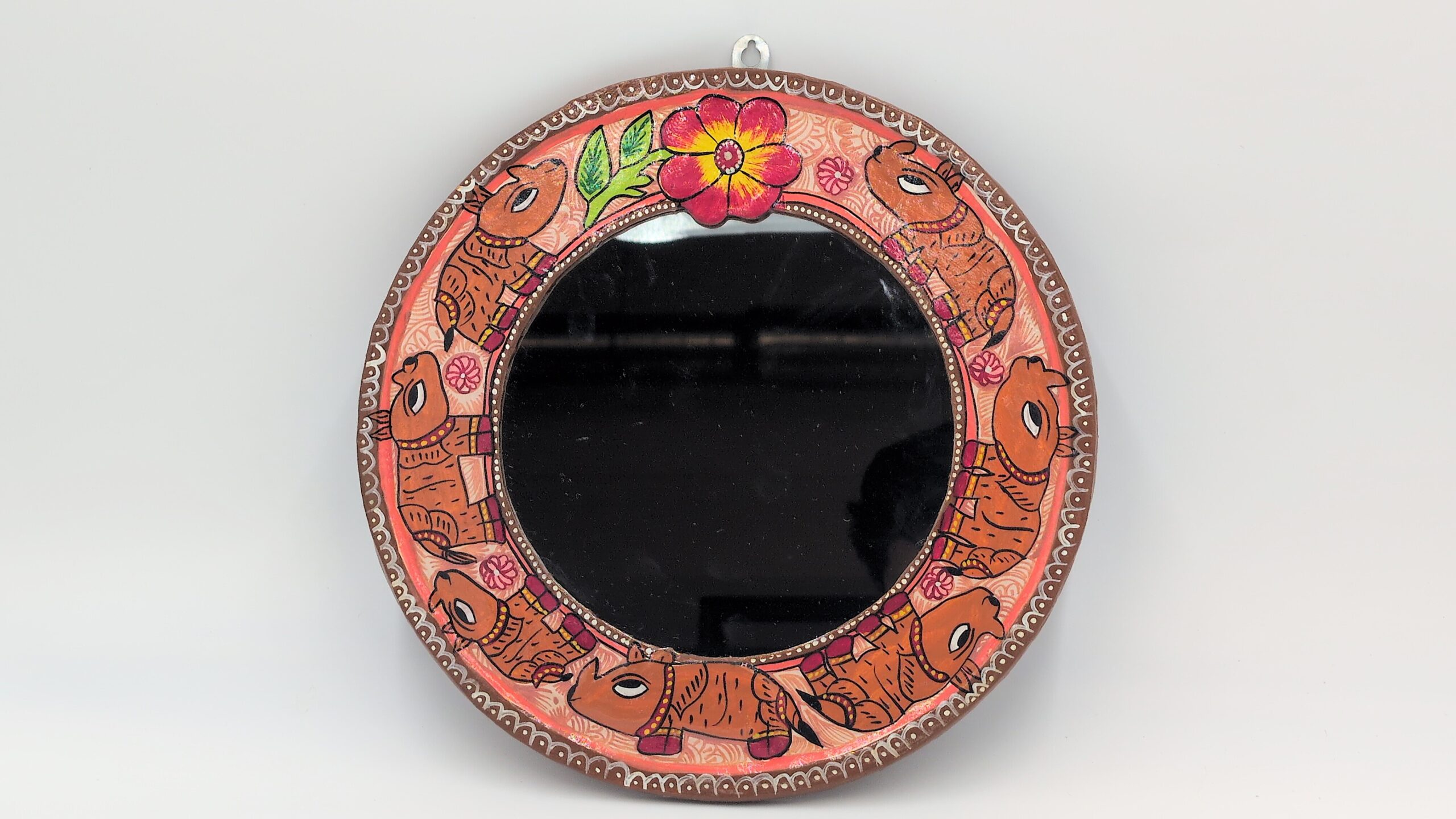 Mithila Ronde Spiegel met Eenhoornige Neushoorns – Terracotta Oranje Folk-Art