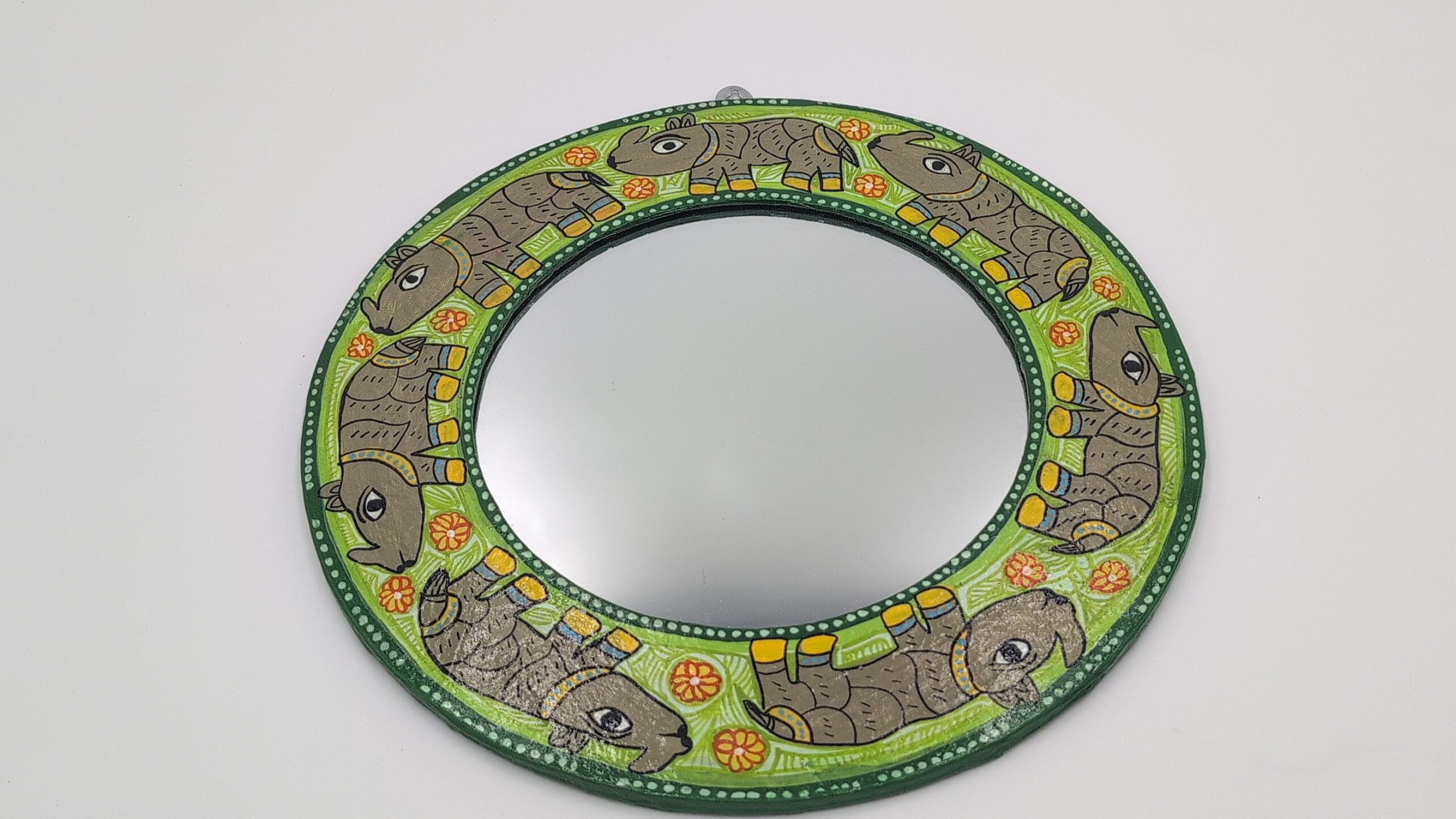 Mithila Ronde Spiegel met Unicorn‑Neushoorns – Smaragdgroene Folk‑Art - Afbeelding 3