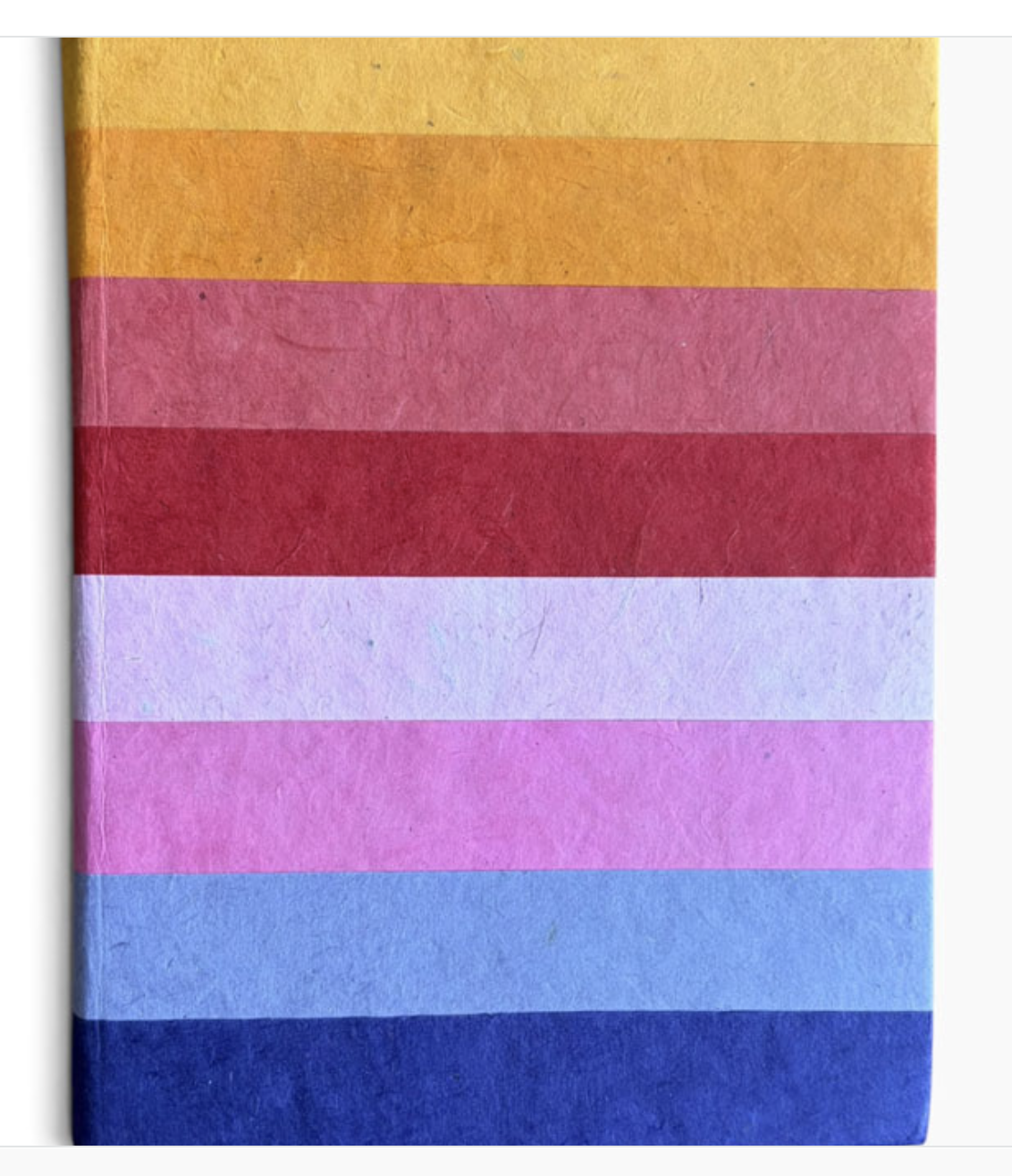 A6 notitieboek met regenboog kaft en 120 ivoorkleurige pagina's