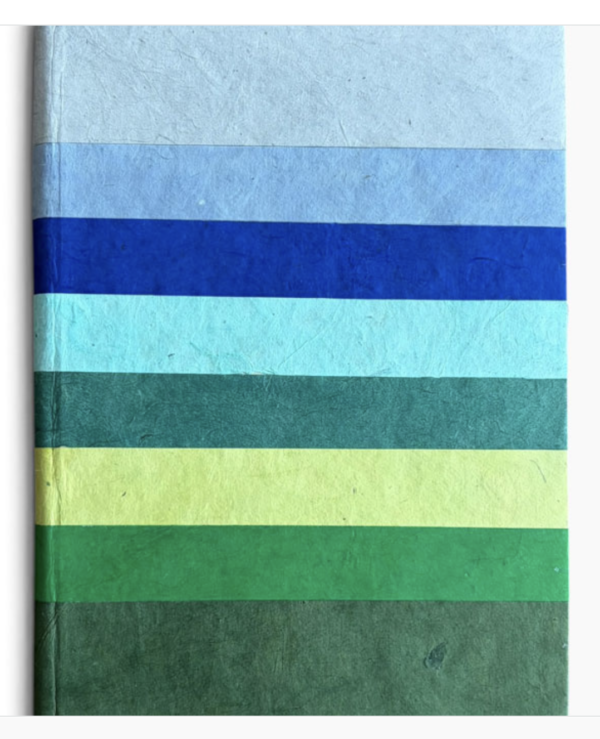A6 notitieboek met regenboog kaft en 120 ivoorkleurige pagina's