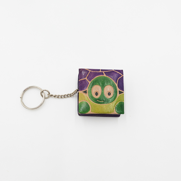 Leren portemonnee met sleutelhanger, paars met schildpad
