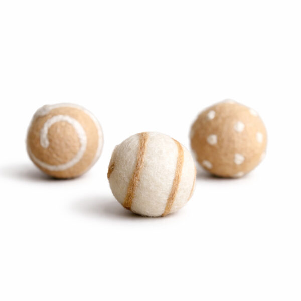 CatToy balls creme